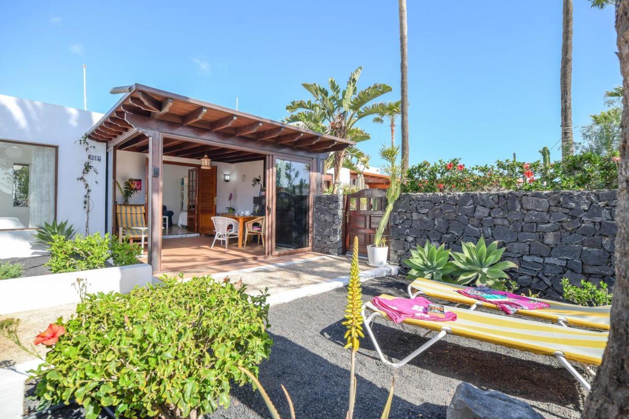 Bungalow Playa Bastian Costa Teguise Exteriör bild